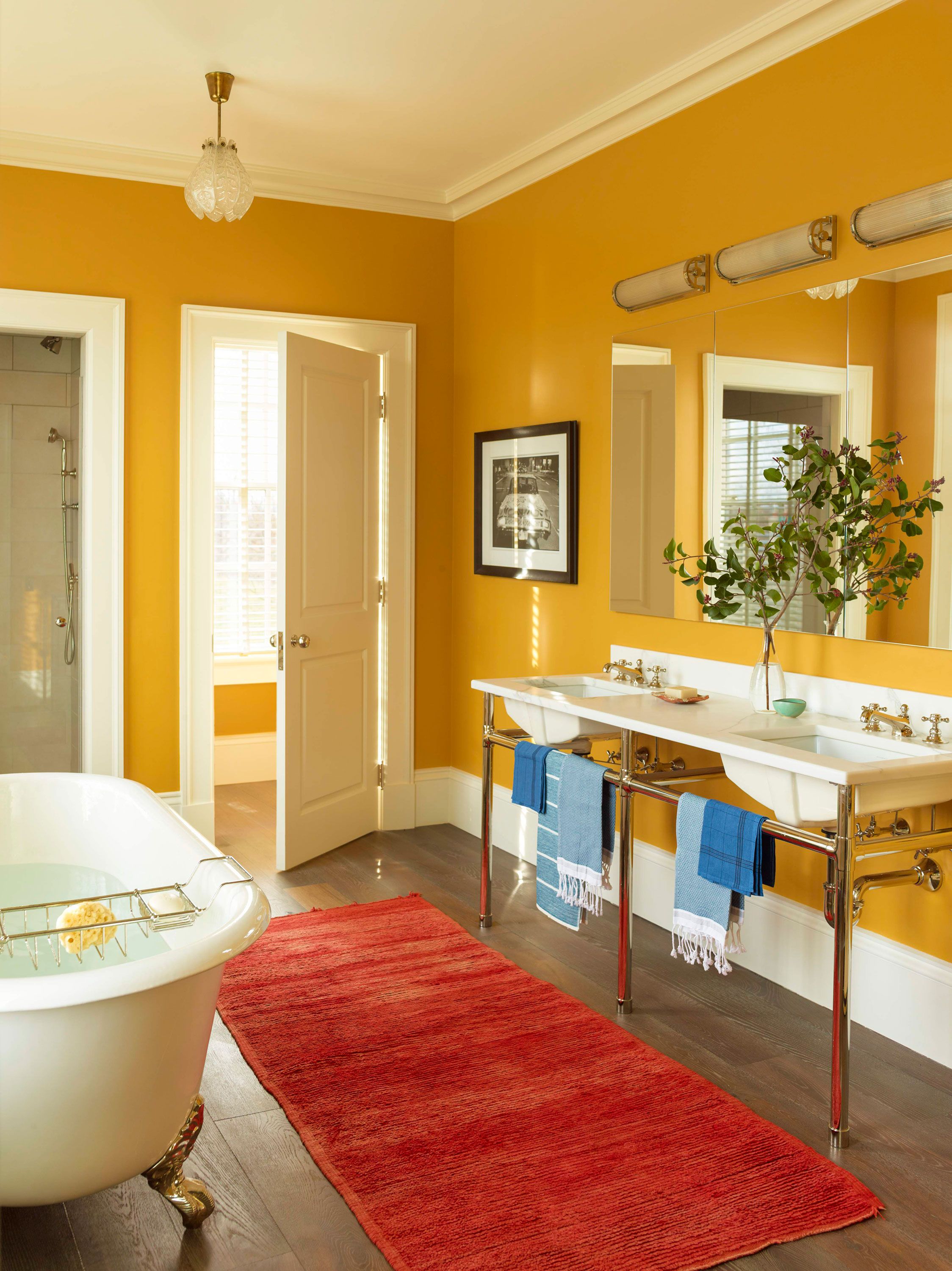 yellow-bathroom yellow-bathroom